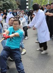 【凝心聚力 賽出風(fēng)采】武寧縣人民醫(yī)院舉行慶“五·一”職工拔河比賽